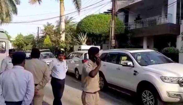 മുഖ്യമന്ത്രി കമല്നാഥിന്റെ പ്രൈവറ്റ് സെക്രട്ടറിയുടെ വീട്ടില് റെയ്ഡ് മുഖ്യമന്ത്രി കമല്നാഥിന്റെ പ്രൈവറ്റ് സെക്രട്ടറിയുടെ വീട്ടില് റെയ്ഡ്