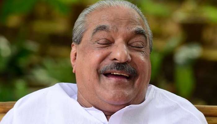 Viral Video: ഗൃഹനാഥനായ മാണി; പന്ത് തട്ടി, ചെരുപ്പുള്പ്പടെ പറ പറന്നു!! Viral Video: ഗൃഹനാഥനായ മാണി; പന്ത് തട്ടി, ചെരുപ്പുള്പ്പടെ പറ പറന്നു!!