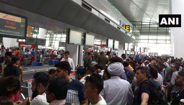സെര്വര് തകരാര് പരിഹരിച്ച് എയര് ഇന്ത്യ; സര്വീസുകള് ഉടന് ആരംഭിക്കും സെര്വര് തകരാര് പരിഹരിച്ച് എയര് ഇന്ത്യ; സര്വീസുകള് ഉടന് ആരംഭിക്കും