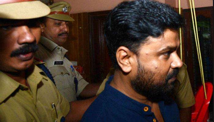 മെമ്മറി കാര്ഡ് തൊണ്ടിമുതലോ രേഖയോ? ദിലീപിന്റെ ഹര്ജിയില് സുപ്രീംകോടതി മെമ്മറി കാര്ഡ് തൊണ്ടിമുതലോ രേഖയോ? ദിലീപിന്റെ ഹര്ജിയില് സുപ്രീംകോടതി