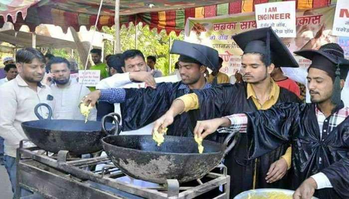 "ബി.എ, എം.ബി.എ., എല്.എല്.ബി പക്കവടകള് വില്പ്പനക്ക്...." "ബി.എ, എം.ബി.എ., എല്.എല്.ബി പക്കവടകള് വില്പ്പനക്ക്...."