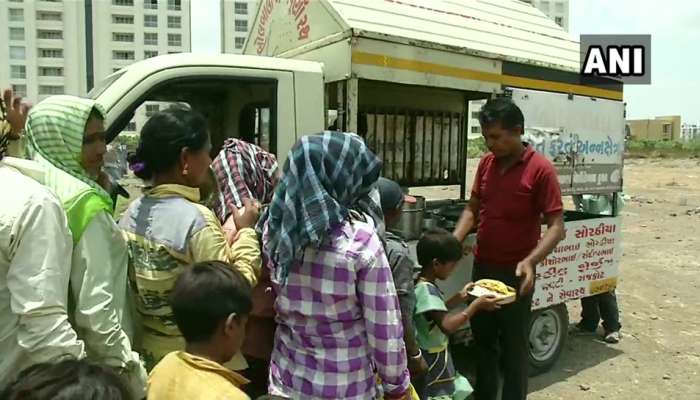 വിശക്കുന്നവര്ക്ക് താങ്ങായി 'റൊട്ടി ബാങ്ക്' വിശക്കുന്നവര്ക്ക് താങ്ങായി 'റൊട്ടി ബാങ്ക്'