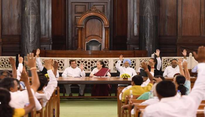 സോണിയ ഗാന്ധിയെ പാര്ലമെന്ററി പാര്ട്ടി അധ്യക്ഷയായി തിരഞ്ഞെടുത്തു സോണിയ ഗാന്ധിയെ പാര്ലമെന്ററി പാര്ട്ടി അധ്യക്ഷയായി തിരഞ്ഞെടുത്തു