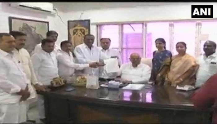 ടിആര്എസില് ലയിക്കാന് തെലങ്കാനയിലെ കോണ്ഗ്രസ് എംഎല്എമാര്!! ടിആര്എസില് ലയിക്കാന് തെലങ്കാനയിലെ കോണ്ഗ്രസ് എംഎല്എമാര്!!