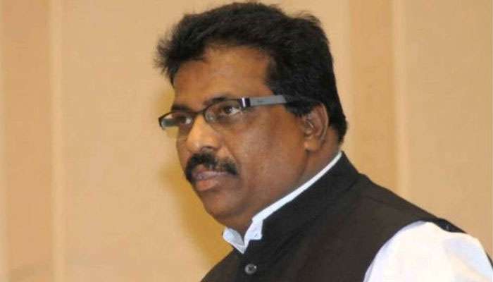 മാതൃഭാഷയില് സത്യപ്രതിജ്ഞ ചൊല്ലിക്കൂടെ? കൊടിക്കുന്നില് സുരേഷിന് സോണിയയുടെ ശകാരം!! മാതൃഭാഷയില് സത്യപ്രതിജ്ഞ ചൊല്ലിക്കൂടെ? കൊടിക്കുന്നില് സുരേഷിന് സോണിയയുടെ ശകാരം!!