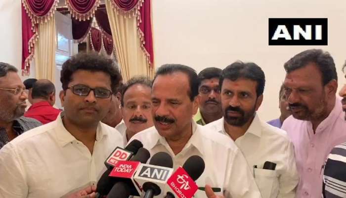 കര്ണാടകത്തില് എംഎല്എമാരുടെ കൂട്ടരാജി; സര്ക്കാര് ഏതു നിമിഷവും നിലം പതിക്കും കര്ണാടകത്തില് എംഎല്എമാരുടെ കൂട്ടരാജി; സര്ക്കാര് ഏതു നിമിഷവും നിലം പതിക്കും