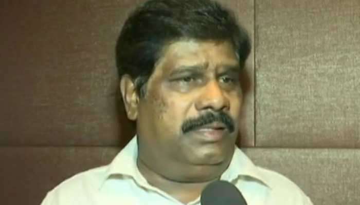 കര്ണാടക പ്രതിസന്ധി: സ്വതന്ത്ര എംഎല്എ രാജിവച്ചു, സര്ക്കാരിനുള്ള പിന്തുണ പിന്വലിച്ചു കര്ണാടക പ്രതിസന്ധി: സ്വതന്ത്ര എംഎല്എ രാജിവച്ചു, സര്ക്കാരിനുള്ള പിന്തുണ പിന്വലിച്ചു