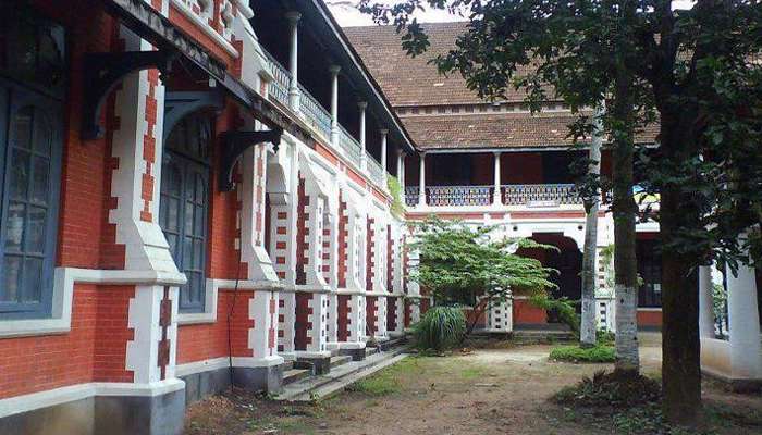 വിദ്യാര്ത്ഥിയ്ക്ക് കുത്തേറ്റ സംഭവം: മൂന്ന് എസ്എഫ്ഐ നേതാക്കള് കൂടി അറസ്റ്റില്!! വിദ്യാര്ത്ഥിയ്ക്ക് കുത്തേറ്റ സംഭവം: മൂന്ന് എസ്എഫ്ഐ നേതാക്കള് കൂടി അറസ്റ്റില്!!