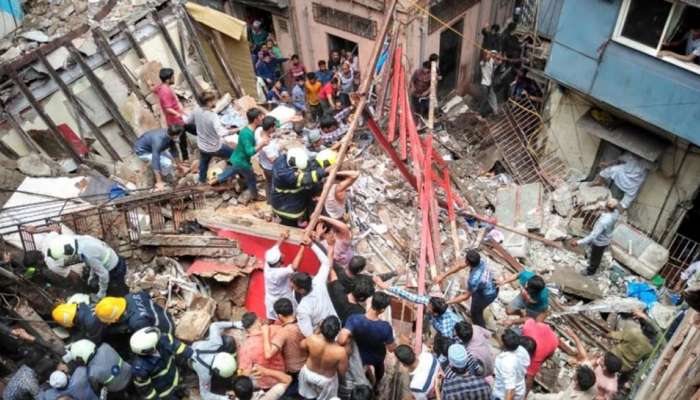 മുംബൈ ദുരന്ത൦: മരിച്ചവരുടെ എണ്ണം 14, രക്ഷാപ്രവര്ത്തനം തുടരുന്നു മുംബൈ ദുരന്ത൦: മരിച്ചവരുടെ എണ്ണം 14, രക്ഷാപ്രവര്ത്തനം തുടരുന്നു