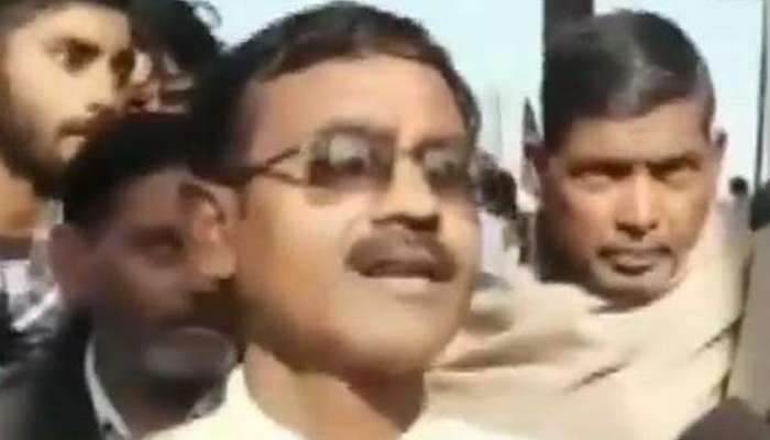 Viral Video: 'പാര്ട്ടി അണികള്ക്ക് ഇനി വെളുത്ത കാശ്മീരി പെണ്ക്കുട്ടിയെ വിവാഹം ചെയ്യാ൦' Viral Video: 'പാര്ട്ടി അണികള്ക്ക് ഇനി വെളുത്ത കാശ്മീരി പെണ്ക്കുട്ടിയെ വിവാഹം ചെയ്യാ൦'