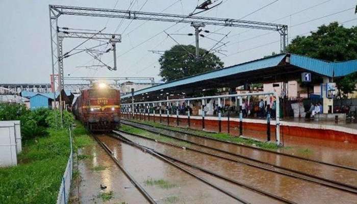 സംസ്ഥാനത്ത് തീവണ്ടി ഗതാഗതം ഇന്നും തടസ്സപ്പെടും സംസ്ഥാനത്ത് തീവണ്ടി ഗതാഗതം ഇന്നും തടസ്സപ്പെടും