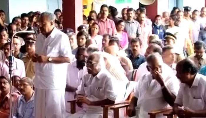 കൂട്ടായ്മ കൈവിടരുത്, സര്ക്കാര് ഒപ്പമുണ്ട്: മുഖ്യമന്ത്രി കൂട്ടായ്മ കൈവിടരുത്, സര്ക്കാര് ഒപ്പമുണ്ട്: മുഖ്യമന്ത്രി