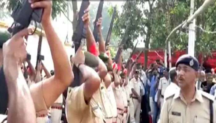 ആചാരവെടിയുതിര്ത്തു, പക്ഷേ പൊട്ടിയില്ല!! ആചാരവെടിയുതിര്ത്തു, പക്ഷേ പൊട്ടിയില്ല!!