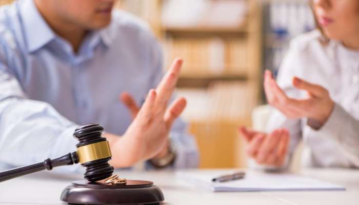 സ്നേഹം താങ്ങാനാവുന്നില്ല; വിവാഹ മോചനം ആവശ്യപ്പെട്ട് ഭാര്യ! സ്നേഹം താങ്ങാനാവുന്നില്ല; വിവാഹ മോചനം ആവശ്യപ്പെട്ട് ഭാര്യ!