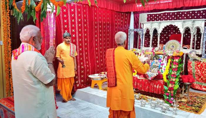 ബഹ്റൈനില് ശ്രീകൃഷ്ണ ക്ഷേത്രത്തിന്റെ നവീകരണ ഉദ്ഘാടനം പ്രധാനമന്ത്രി നിര്വഹിച്ചു ബഹ്റൈനില് ശ്രീകൃഷ്ണ ക്ഷേത്രത്തിന്റെ നവീകരണ ഉദ്ഘാടനം പ്രധാനമന്ത്രി നിര്വഹിച്ചു