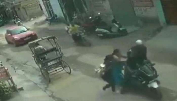 viral video: ബൈക്കിലെത്തി മാല പൊട്ടിച്ചവരെ കയ്യോടെ പിടിച്ചു! viral video: ബൈക്കിലെത്തി മാല പൊട്ടിച്ചവരെ കയ്യോടെ പിടിച്ചു!