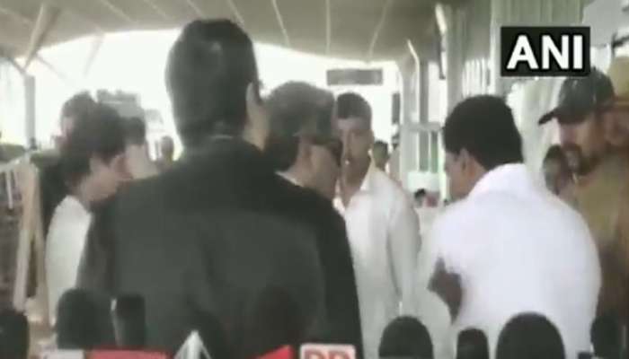 video: കോണ്ഗ്രസ് നേതാവ് സിദ്ധരാമയ്യ തന്റെ അനുയായിയുടെ മുഖത്തടിച്ചു! video: കോണ്ഗ്രസ് നേതാവ് സിദ്ധരാമയ്യ തന്റെ അനുയായിയുടെ മുഖത്തടിച്ചു!
