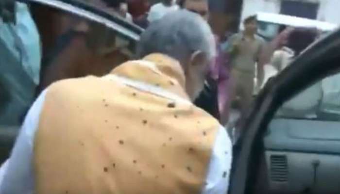 പട്ന മെഡിക്കല് കോളേജില് കേന്ദ്രമന്ത്രിയ്ക്ക് നേരെ മഷിയേറ്! പട്ന മെഡിക്കല് കോളേജില് കേന്ദ്രമന്ത്രിയ്ക്ക് നേരെ മഷിയേറ്!