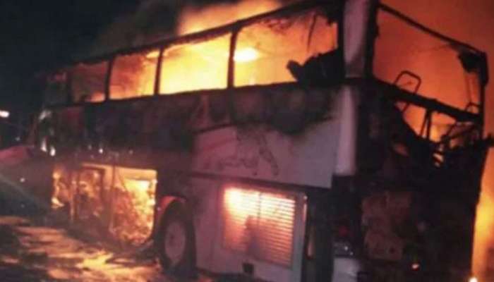 സൗദിയില് തീര്ത്ഥാടകര് സഞ്ചരിച്ചിരുന്ന ബസ് കത്തി; മരണം 35 കവിഞ്ഞു സൗദിയില് തീര്ത്ഥാടകര് സഞ്ചരിച്ചിരുന്ന ബസ് കത്തി; മരണം 35 കവിഞ്ഞു