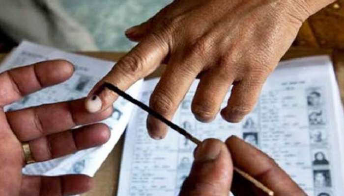 കേരളം ഉപതിരഞ്ഞെടുപ്പ് ചൂടില്; വോട്ടിംഗ് ആരംഭിച്ചു കേരളം ഉപതിരഞ്ഞെടുപ്പ് ചൂടില്; വോട്ടിംഗ് ആരംഭിച്ചു