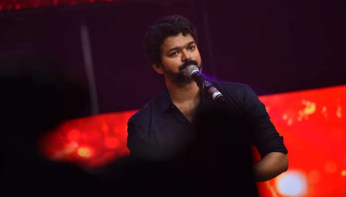 സോഷ്യല് മീഡിയ കീഴടക്കി 'ബിഗില്' ഇമോജി!! സോഷ്യല് മീഡിയ കീഴടക്കി 'ബിഗില്' ഇമോജി!!