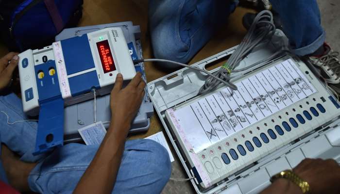 മഹാരാഷ്ട്ര, ഹരിയാന തിരഞ്ഞെടുപ്പ്: ഫലം ഇന്ന്, വോട്ടെണ്ണല് ആരംഭിച്ചു!! മഹാരാഷ്ട്ര, ഹരിയാന തിരഞ്ഞെടുപ്പ്: ഫലം ഇന്ന്, വോട്ടെണ്ണല് ആരംഭിച്ചു!!