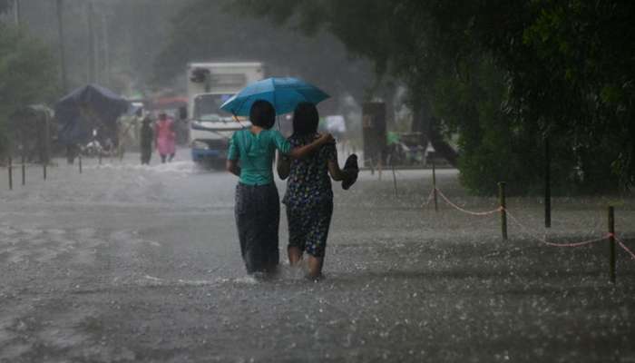 സംസ്ഥാനത്ത് ന്യൂനമർദ്ദ സാധ്യത; കാറ്റും മഴയും ശക്തിപ്പെടും!! സംസ്ഥാനത്ത് ന്യൂനമർദ്ദ സാധ്യത; കാറ്റും മഴയും ശക്തിപ്പെടും!!