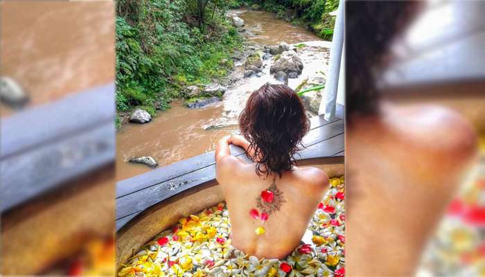 See pics: ബാത്ത്ടബ്ബില് ടോപ്ലെസ്സായി താരസുന്ദരി!! See pics: ബാത്ത്ടബ്ബില് ടോപ്ലെസ്സായി താരസുന്ദരി!!