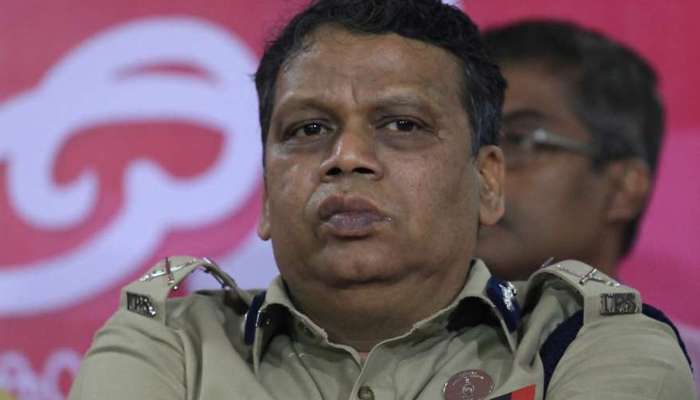ഭാര്യ കുരുക്കില്പ്പെട്ടു; ഉദ്യോഗസ്ഥരെ ശിക്ഷിച്ച് ബെഹ്റ ഭാര്യ കുരുക്കില്പ്പെട്ടു; ഉദ്യോഗസ്ഥരെ ശിക്ഷിച്ച് ബെഹ്റ