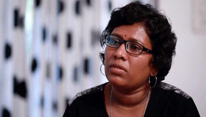 ശബരിമലയിലേയ്ക്ക് തിരിച്ച ബിന്ദു അമ്മിണിയ്ക്ക് നേരെ പ്രതിഷേധം ശബരിമലയിലേയ്ക്ക് തിരിച്ച ബിന്ദു അമ്മിണിയ്ക്ക് നേരെ പ്രതിഷേധം