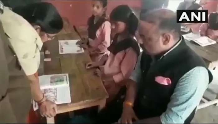 Viral Video: സര്ക്കാര് സ്കൂളില് ഇംഗ്ലീഷ് വായിക്കാനറിയാത്ത 'ഇംഗ്ലീഷ് ടീച്ചര്'! Viral Video: സര്ക്കാര് സ്കൂളില് ഇംഗ്ലീഷ് വായിക്കാനറിയാത്ത 'ഇംഗ്ലീഷ് ടീച്ചര്'!