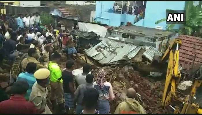 കനത്ത മഴ: വീടുകള്ക്കുമേല് മതിലിടിഞ്ഞു വീണ് 17 മരണം കനത്ത മഴ: വീടുകള്ക്കുമേല് മതിലിടിഞ്ഞു വീണ് 17 മരണം