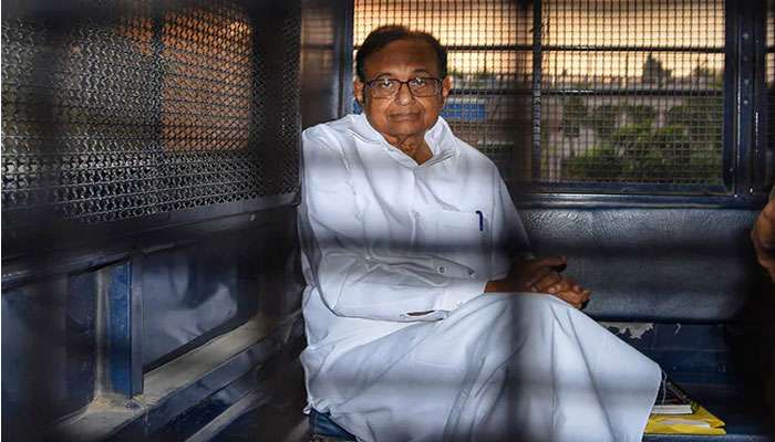 ഇന്ത്യന് സമ്പദ് വ്യവസ്ഥയെ ദൈവം രക്ഷിക്കട്ടെ!! പ്രാര്ഥനയുമായി ചിദംബരം ഇന്ത്യന് സമ്പദ് വ്യവസ്ഥയെ ദൈവം രക്ഷിക്കട്ടെ!! പ്രാര്ഥനയുമായി ചിദംബരം
