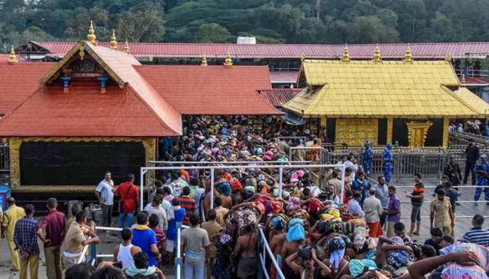 ശബരിമല സന്നിധാനത്ത് മൊബൈല് ഫോണുകള്ക്ക് നിരോധനം! ശബരിമല സന്നിധാനത്ത് മൊബൈല് ഫോണുകള്ക്ക് നിരോധനം!