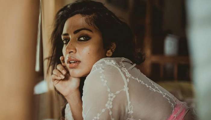 CAA: 'ഇന്ത്യ നിന്റെ തന്തയുടേതല്ല' -അമല പോള് CAA: 'ഇന്ത്യ നിന്റെ തന്തയുടേതല്ല' -അമല പോള്