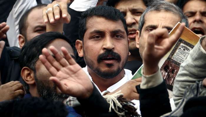 ഡല്ഹിയെ വിറപ്പിച്ച ഭീം ആര്മി തലവന് ചന്ദ്രശേഖര് ആസാദ് കസ്റ്റഡിയില് ഡല്ഹിയെ വിറപ്പിച്ച ഭീം ആര്മി തലവന് ചന്ദ്രശേഖര് ആസാദ് കസ്റ്റഡിയില്