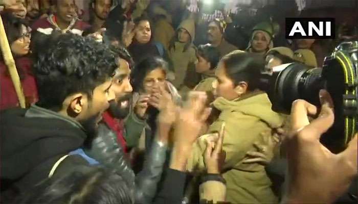 ചർച്ച പരാജയം; രാഷ്ട്രപതി ഭവനിലേക്ക് JNU വിദ്യാർത്ഥികളുടെ മാർച്ചില് സംഘർഷം ചർച്ച പരാജയം; രാഷ്ട്രപതി ഭവനിലേക്ക് JNU വിദ്യാർത്ഥികളുടെ മാർച്ചില് സംഘർഷം