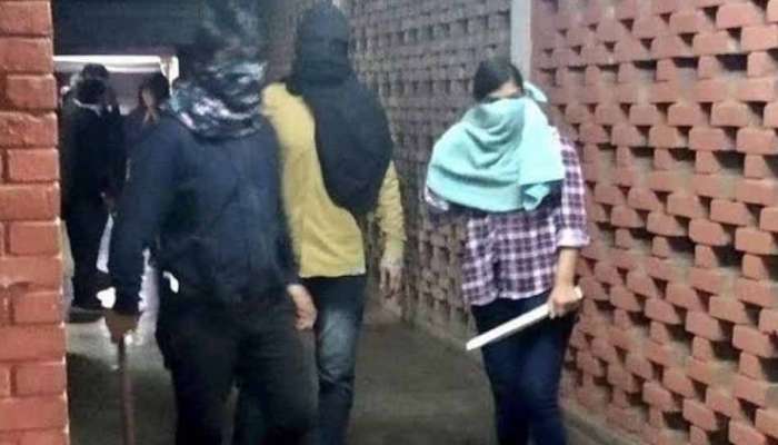 JNU സംഘര്ഷം: മുഖംമൂടി ധരിച്ച ആക്രമണകാരി DU വിദ്യാര്ഥിനി? JNU സംഘര്ഷം: മുഖംമൂടി ധരിച്ച ആക്രമണകാരി DU വിദ്യാര്ഥിനി?