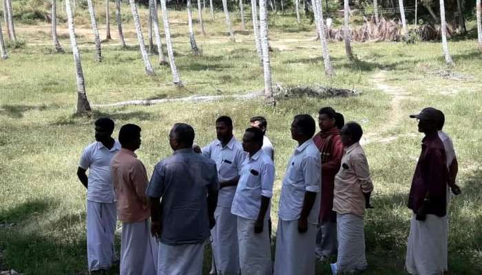 ക്ഷേത്രഭുമി ഏറ്റെടുക്കാനുള്ള സര്ക്കാര് നീക്കത്തിനെതിരെ പ്രതിഷേധവുമായി ഹിന്ദുഐക്യവേദി ക്ഷേത്രഭുമി ഏറ്റെടുക്കാനുള്ള സര്ക്കാര് നീക്കത്തിനെതിരെ പ്രതിഷേധവുമായി ഹിന്ദുഐക്യവേദി
