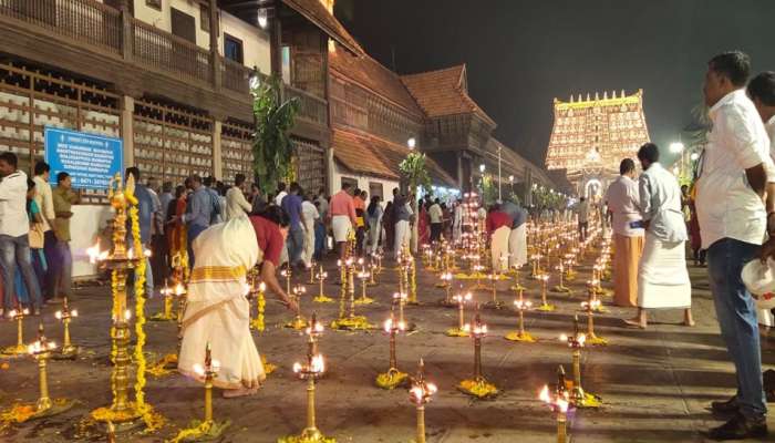 ലക്ഷദീപ പ്രഭയില് പത്മനാഭസ്വാമി ക്ഷേത്രം ലക്ഷദീപ പ്രഭയില് പത്മനാഭസ്വാമി ക്ഷേത്രം