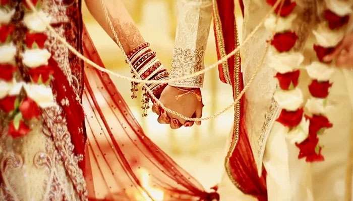 വധുവിന്റെ അമ്മയും വരന്റെ അച്ഛനും ഒളിച്ചോടി! കല്യാണം മുടങ്ങി! വധുവിന്റെ അമ്മയും വരന്റെ അച്ഛനും ഒളിച്ചോടി! കല്യാണം മുടങ്ങി!