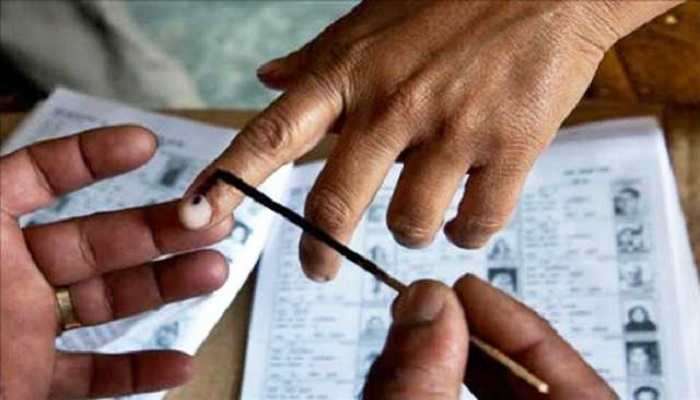 തദ്ദേശ തെരഞ്ഞെടുപ്പ്: പ്രവാസികള്ക്ക് വോട്ടര് പട്ടികയില് പേര് ചേര്ക്കാം തദ്ദേശ തെരഞ്ഞെടുപ്പ്: പ്രവാസികള്ക്ക് വോട്ടര് പട്ടികയില് പേര് ചേര്ക്കാം