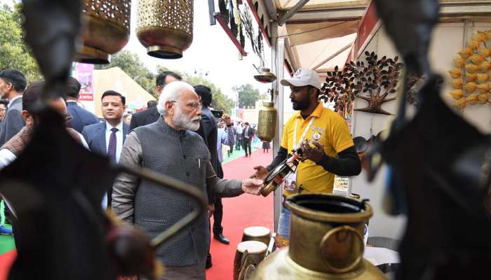 #MannKiBaat: ഹുനാര് ഖട്ടിനെ സാമുദായിക ഐക്യത്തെ പ്രശംസിച്ച് പ്രധാനമന്ത്രി #MannKiBaat: ഹുനാര് ഖട്ടിനെ സാമുദായിക ഐക്യത്തെ പ്രശംസിച്ച് പ്രധാനമന്ത്രി