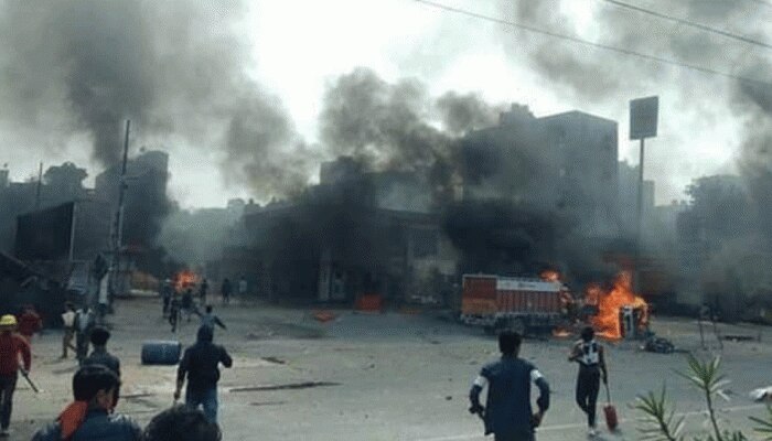 ഡല്ഹി സംഘര്ഷം: മരണം 7 ആയി, അടിയന്തിര യോഗം വിളിച്ച് അമിത് ഷാ, കെജ്രിവാള് ഡല്ഹി സംഘര്ഷം: മരണം 7 ആയി, അടിയന്തിര യോഗം വിളിച്ച് അമിത് ഷാ, കെജ്രിവാള്
