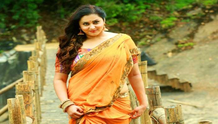 അപമാനിച്ചവനോട് നമിത;'സ്ത്രീകളെ ബഹുമാനിക്കാന് പഠിക്കൂ' അപമാനിച്ചവനോട് നമിത;'സ്ത്രീകളെ ബഹുമാനിക്കാന് പഠിക്കൂ'