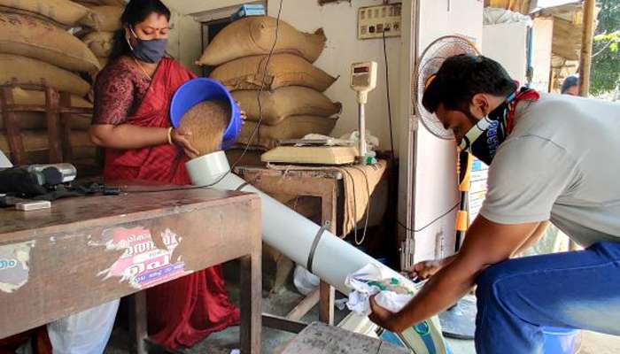 റേഷന്‍ കടയിലെ ഭക്ഷ്യ കിറ്റുകള്‍ പാര്‍ട്ടി ഓഫീസുകളില്‍‍, വിവാദം!