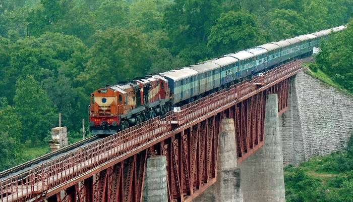 റെയില്‍വേ ടിക്കറ്റുകള്‍ വൈകിട്ട് നാല് മുതല്‍, ബുക്കിംഗ് IRCTC വഴി മാത്രം; അറിയേണ്ടതെല്ലാം....