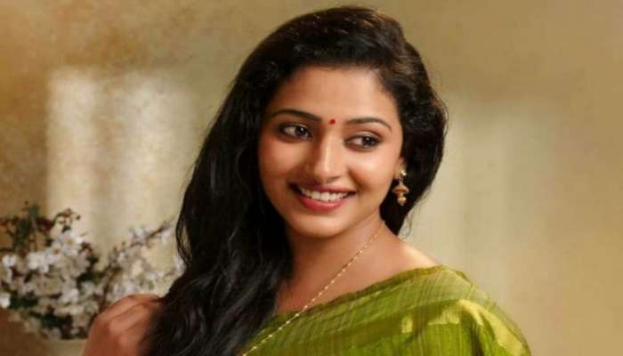 കരുത്തുറ്റ മുടിയുടെ രഹസ്യം പങ്കുവെച്ച് അനു സിത്താര... കരുത്തുറ്റ മുടിയുടെ രഹസ്യം പങ്കുവെച്ച് അനു സിത്താര...