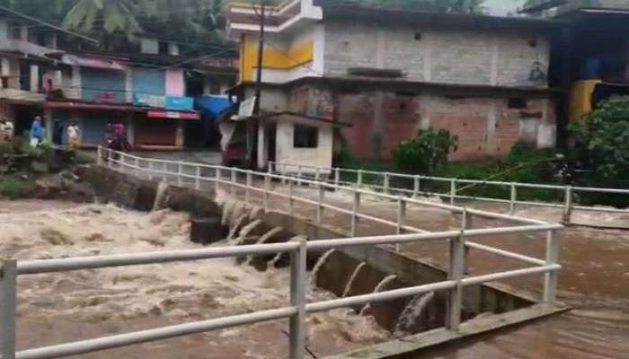 Kerala Rain: കോടഞ്ചേരി വനത്തിൽ ഉരുൾ പൊട്ടിയതായി സംശയം.. !