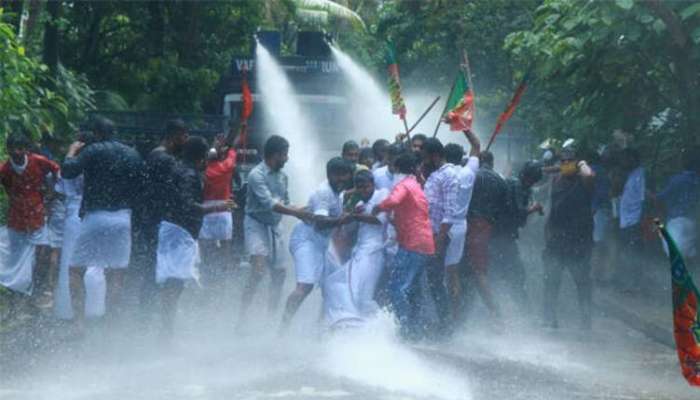 സെക്രട്ടറിയേറ്റിന് മുന്നിൽ സമരം; 3000 പേർക്കെതിരെ കേസ്; 500 പേർ അറസ്റ്റിൽ